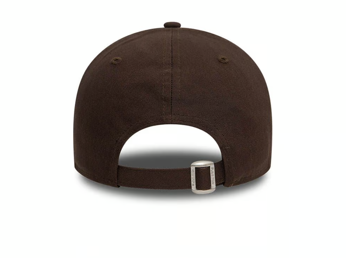 New York Yankees MLB League Essential 9FORTY Strapback Brown